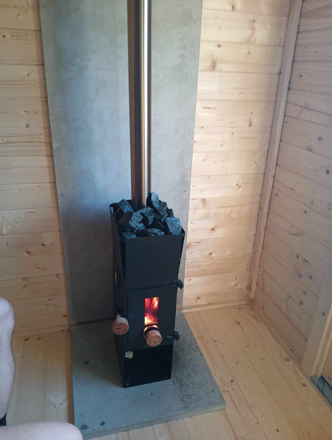 Mini sauna fire (with rock basket)