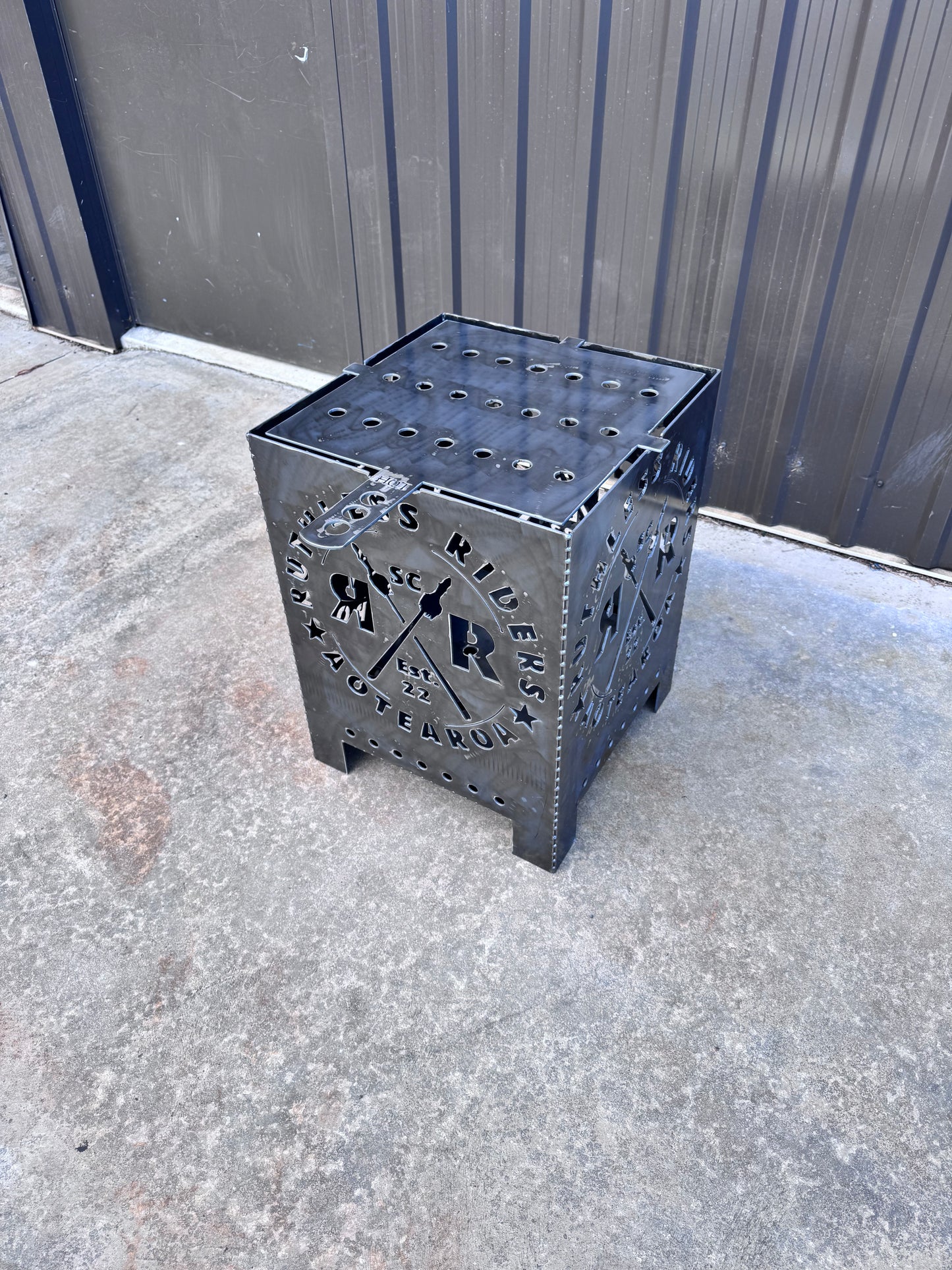 Customizable fire pit with grill