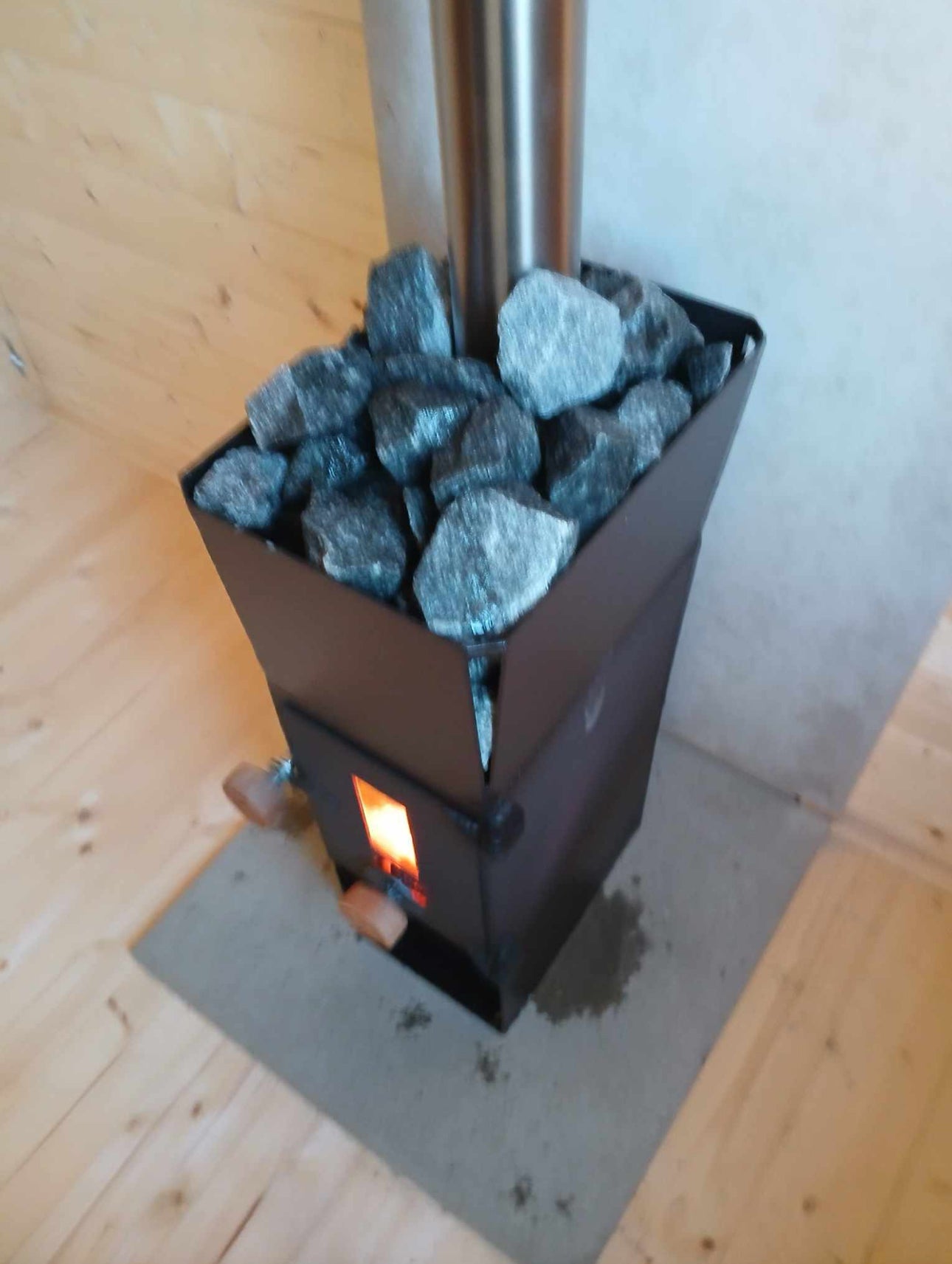 Mini sauna fire (with rock basket)