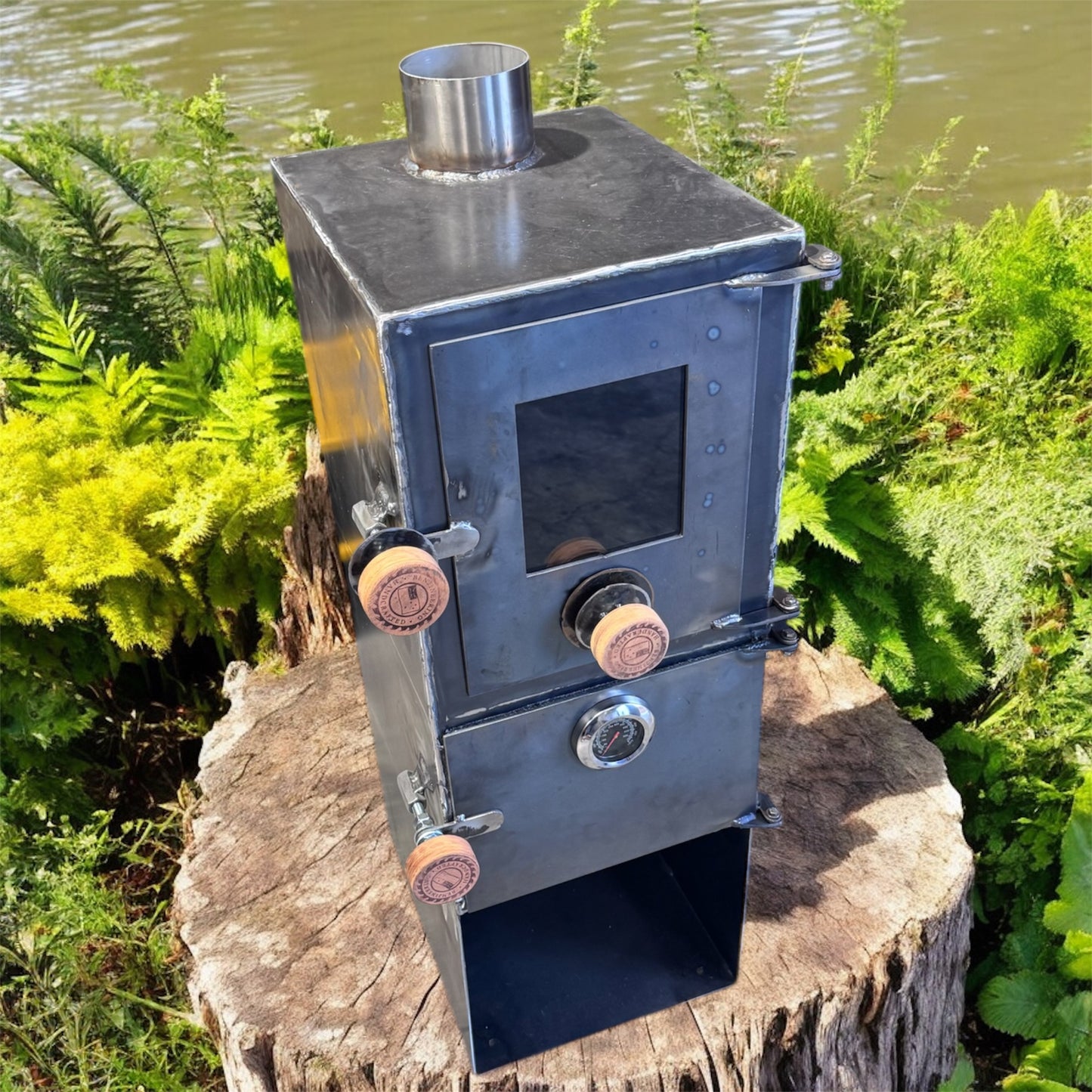 Large fireplace (with oven)